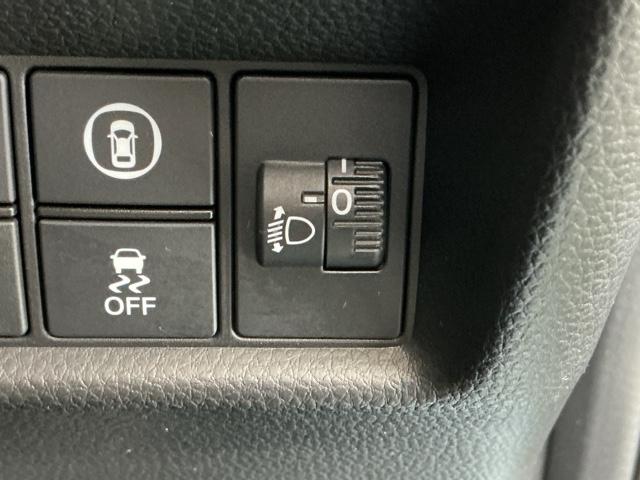 フィット e:HEVホーム ドラレコ ナビ Rカメラ ブルートゥース コーナーセンサ Bモニ ETC搭載 カーテンエアバッグ イモビライザー 記録簿付 ECON AUTOライト LEDヘッドランプ USB スマートキ エアバック(59枚目)