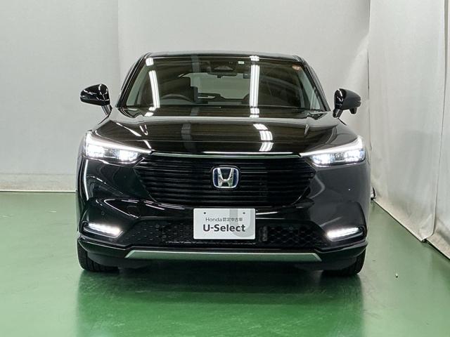 ヴェゼル ｅ：ＨＥＶＺ　ナビ　Ｒカメラ　ブルートゥース　フルセグ　地上デジタル　ＵＳＢ入力　シートＨ　サイドエアＢ　パークセンサー　リヤカメラ　点検記録簿　ＬＥＤヘットライト　ＥＳＣ　パワステ　ＡＡＣ　エアバック　ＡＢＳ（6枚目）