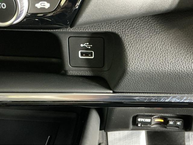 ヴェゼル ｅ：ＨＥＶＺ　ナビ　Ｒカメラ　ブルートゥース　フルセグ　地上デジタル　ＵＳＢ入力　シートＨ　サイドエアＢ　パークセンサー　リヤカメラ　点検記録簿　ＬＥＤヘットライト　ＥＳＣ　パワステ　ＡＡＣ　エアバック　ＡＢＳ（19枚目）