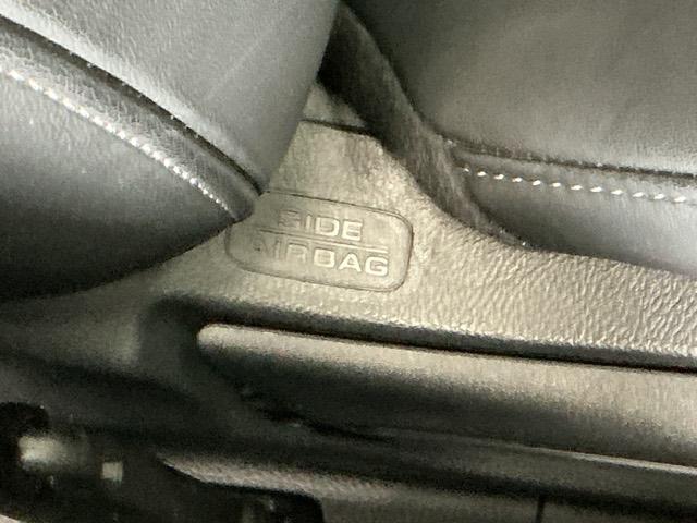 ヴェゼル ｅ：ＨＥＶＺ　ナビ　Ｒカメラ　ブルートゥース　フルセグ　地上デジタル　ＵＳＢ入力　シートＨ　サイドエアＢ　パークセンサー　リヤカメラ　点検記録簿　ＬＥＤヘットライト　ＥＳＣ　パワステ　ＡＡＣ　エアバック　ＡＢＳ（54枚目）