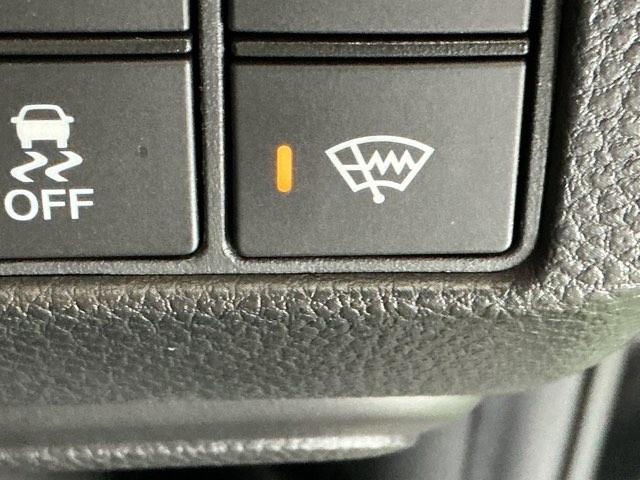 ヴェゼル ｅ：ＨＥＶＺ　ナビ　Ｒカメラ　ブルートゥース　フルセグ　地上デジタル　ＵＳＢ入力　シートＨ　サイドエアＢ　パークセンサー　リヤカメラ　点検記録簿　ＬＥＤヘットライト　ＥＳＣ　パワステ　ＡＡＣ　エアバック　ＡＢＳ（56枚目）