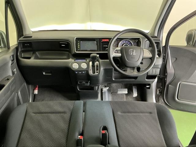 �h���C�o�[�𒆐S�Ɏ��R�Ɏ肪�͂��ʒu�ɂ`�s�Z���N�g���o�[��G�A�R���A�l�X�ȑ���X�C�b�`�Ȃǂ�z�u�A���쐫�ɗD��Ă��܂�