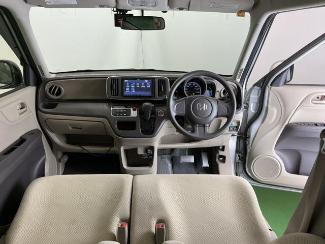 �h���C�o�[�𒆐S�Ɏ��R�Ɏ肪�͂��ʒu�ɃG�A�R���A�l�X�ȑ���X�C�b�`�Ȃǂ�z�u�A���쐫�ɗD��Ă��܂�