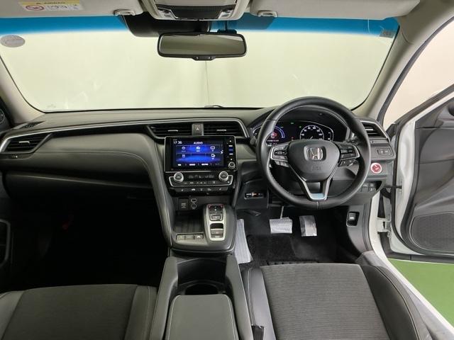 �h���C�o�[�𒆐S�Ɏ��R�Ɏ肪�͂��ʒu�ɂ`�s�Z���N�g���o�[��G�A�R���A�l�X�ȑ���X�C�b�`�Ȃǂ�z�u�A���쐫�ɗD��Ă��܂�