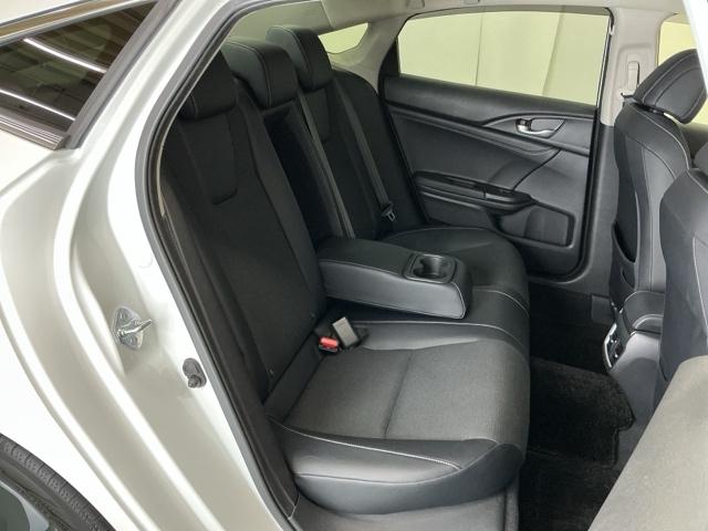 �t���b�g�ȏ��ƕG���⓪��X�y�[�X�ȂǏ\���ȍL��������܂�