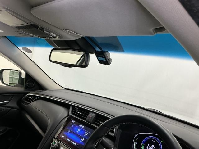 �n�[�t�V�F�C�h�t�����g�E�C���h�E�y�e�K���X��[�̐F�������z�𑕔����Ă��܂��B�L���t�����g�K���X�Ŏ��E���m�ۂ���ῂ������y���A�L�Ɩ����ł͂����Ԃ�Ⴂ�܂���