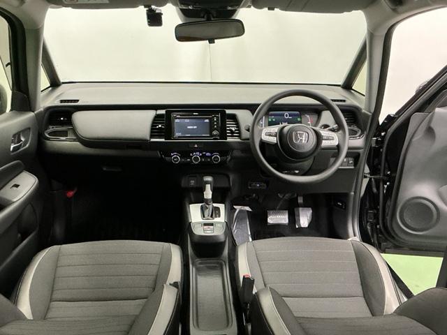 フィット ｅ：ＨＥＶクロスター　ドラレコ　Ｒカメラ　ＣＤ　ＥＴＣ　ワンセグ　インテリキー　キーフリー　ＬＥＤヘットライト　イモビライザー　サイドカーテンエアバック　Ｃソナー　クルコン　パワーウインドウ　エアコン　ＵＳＢ　記録簿（2枚目）