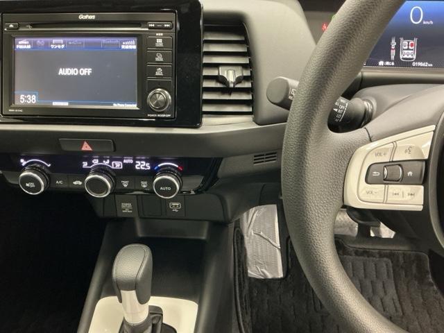 フィット ｅ：ＨＥＶクロスター　ドラレコ　Ｒカメラ　ＣＤ　ＥＴＣ　ワンセグ　インテリキー　キーフリー　ＬＥＤヘットライト　イモビライザー　サイドカーテンエアバック　Ｃソナー　クルコン　パワーウインドウ　エアコン　ＵＳＢ　記録簿（3枚目）