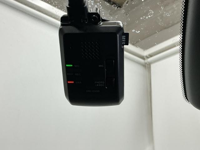 フィット ｅ：ＨＥＶクロスター　ドラレコ　Ｒカメラ　ＣＤ　ＥＴＣ　ワンセグ　インテリキー　キーフリー　ＬＥＤヘットライト　イモビライザー　サイドカーテンエアバック　Ｃソナー　クルコン　パワーウインドウ　エアコン　ＵＳＢ　記録簿（13枚目）