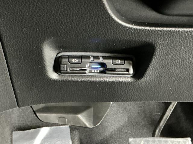 フィット ｅ：ＨＥＶクロスター　ドラレコ　Ｒカメラ　ＣＤ　ＥＴＣ　ワンセグ　インテリキー　キーフリー　ＬＥＤヘットライト　イモビライザー　サイドカーテンエアバック　Ｃソナー　クルコン　パワーウインドウ　エアコン　ＵＳＢ　記録簿（15枚目）