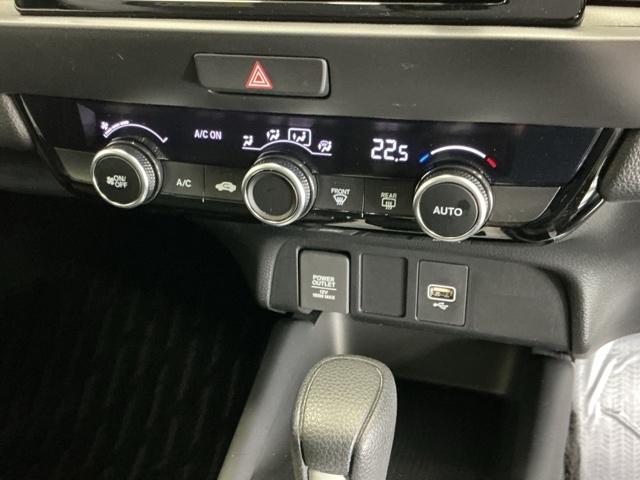 フィット ｅ：ＨＥＶクロスター　ドラレコ　Ｒカメラ　ＣＤ　ＥＴＣ　ワンセグ　インテリキー　キーフリー　ＬＥＤヘットライト　イモビライザー　サイドカーテンエアバック　Ｃソナー　クルコン　パワーウインドウ　エアコン　ＵＳＢ　記録簿（16枚目）