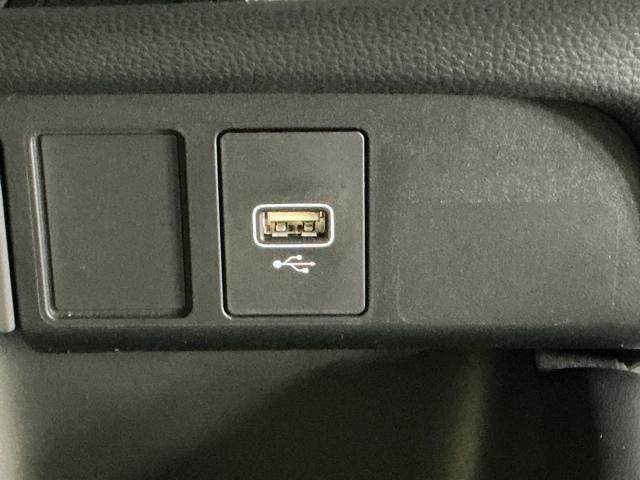 フィット ｅ：ＨＥＶクロスター　ドラレコ　Ｒカメラ　ＣＤ　ＥＴＣ　ワンセグ　インテリキー　キーフリー　ＬＥＤヘットライト　イモビライザー　サイドカーテンエアバック　Ｃソナー　クルコン　パワーウインドウ　エアコン　ＵＳＢ　記録簿（20枚目）