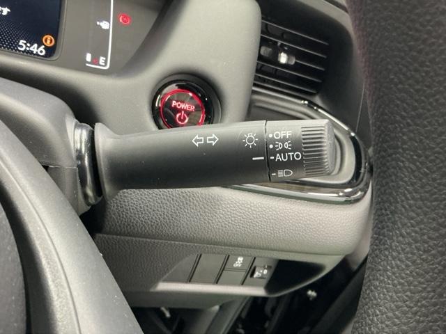 フィット ｅ：ＨＥＶクロスター　ドラレコ　Ｒカメラ　ＣＤ　ＥＴＣ　ワンセグ　インテリキー　キーフリー　ＬＥＤヘットライト　イモビライザー　サイドカーテンエアバック　Ｃソナー　クルコン　パワーウインドウ　エアコン　ＵＳＢ　記録簿（25枚目）