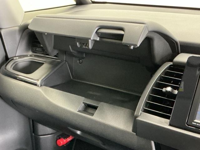 フィット ｅ：ＨＥＶクロスター　ドラレコ　Ｒカメラ　ＣＤ　ＥＴＣ　ワンセグ　インテリキー　キーフリー　ＬＥＤヘットライト　イモビライザー　サイドカーテンエアバック　Ｃソナー　クルコン　パワーウインドウ　エアコン　ＵＳＢ　記録簿（49枚目）