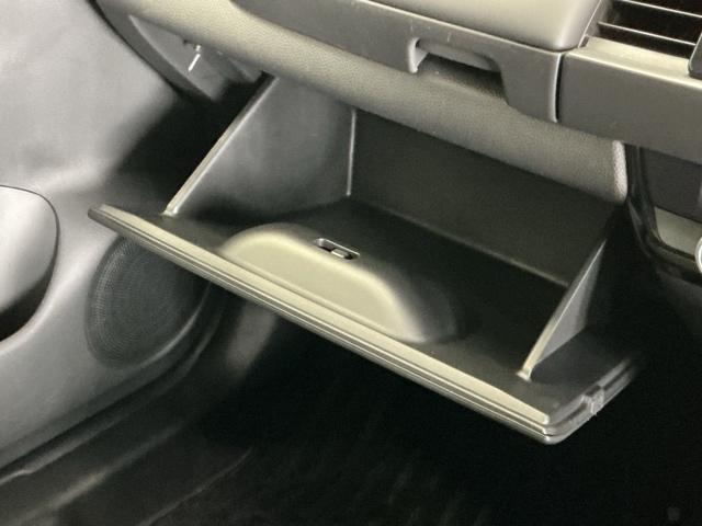 フィット ｅ：ＨＥＶクロスター　ドラレコ　Ｒカメラ　ＣＤ　ＥＴＣ　ワンセグ　インテリキー　キーフリー　ＬＥＤヘットライト　イモビライザー　サイドカーテンエアバック　Ｃソナー　クルコン　パワーウインドウ　エアコン　ＵＳＢ　記録簿（50枚目）