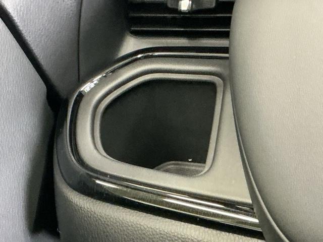 フィット ｅ：ＨＥＶクロスター　ドラレコ　Ｒカメラ　ＣＤ　ＥＴＣ　ワンセグ　インテリキー　キーフリー　ＬＥＤヘットライト　イモビライザー　サイドカーテンエアバック　Ｃソナー　クルコン　パワーウインドウ　エアコン　ＵＳＢ　記録簿（58枚目）