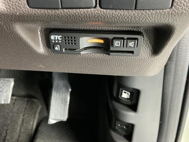 フリード Ｇ・ホンダセンシング　ナビ　Ｒカメラ　ブルートゥース　フルセグ　Ｗ電動ドア　キーフリ　スマートキーシステム　イモビ　ＵＳＢポート　カラーバックモニター　横滑防止装置　ＬＥＤランプ　整備点検記録簿　エアコン　クルコン　ＳＲＳ（13枚目）