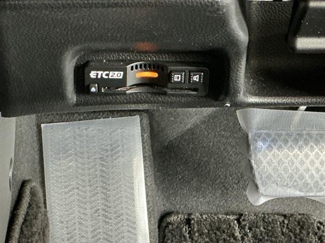 ヴェゼル ｅ：ＨＥＶＸ　ドラレコ　ナビ　Ｒカメラ　ブルートゥース　フルオートエアコン　ソナー　イモビ　エアバッグ　Ｂカメ　フルセグテレビ　記録簿　キーレスエントリー　カーテンエアバック　パワーウインドウ　アイドリング　ＶＳＡ（15枚目）