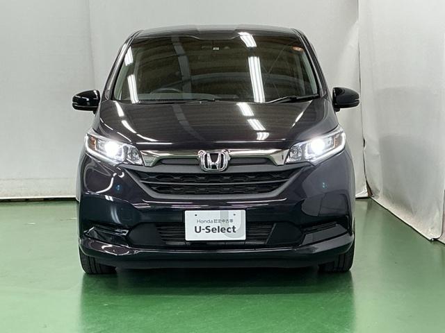 フリード Ｇブラックスタイル　ナビ　Ｒカメラ　ブルートゥース　フルセグ　シートヒータ　三列シート　イモビ　横滑り防止　両電動スライドドア　コーナーセンサー　記録簿　リアカメラ　オートエアコン　クルコン　キーフリー　スマートキー（6枚目）