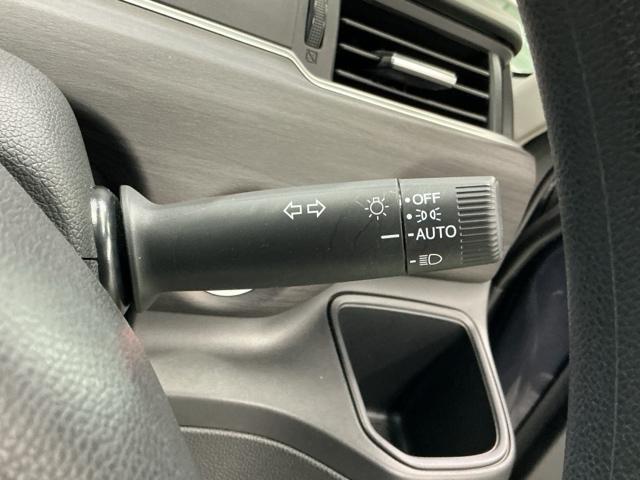 フリード Ｇブラックスタイル　ナビ　Ｒカメラ　ブルートゥース　フルセグ　シートヒータ　三列シート　イモビ　横滑り防止　両電動スライドドア　コーナーセンサー　記録簿　リアカメラ　オートエアコン　クルコン　キーフリー　スマートキー（23枚目）