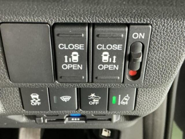 フリード Ｇブラックスタイル　ナビ　Ｒカメラ　ブルートゥース　フルセグ　シートヒータ　三列シート　イモビ　横滑り防止　両電動スライドドア　コーナーセンサー　記録簿　リアカメラ　オートエアコン　クルコン　キーフリー　スマートキー（24枚目）