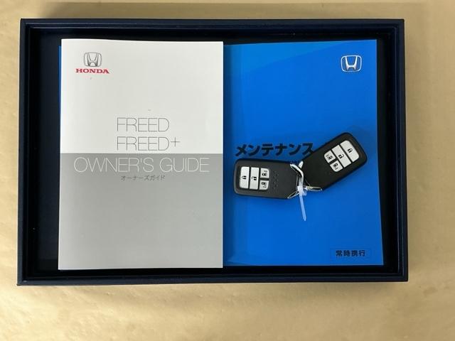 フリード Ｇブラックスタイル　ナビ　Ｒカメラ　ブルートゥース　フルセグ　シートヒータ　三列シート　イモビ　横滑り防止　両電動スライドドア　コーナーセンサー　記録簿　リアカメラ　オートエアコン　クルコン　キーフリー　スマートキー（30枚目）
