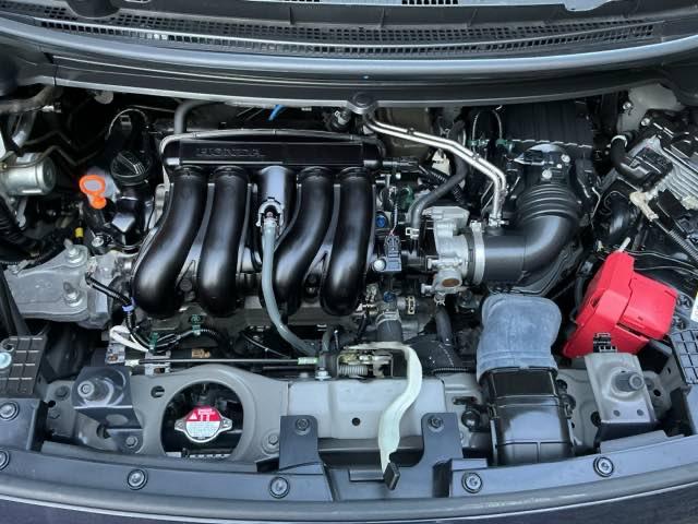 フリード Ｇブラックスタイル　ナビ　Ｒカメラ　ブルートゥース　フルセグ　シートヒータ　三列シート　イモビ　横滑り防止　両電動スライドドア　コーナーセンサー　記録簿　リアカメラ　オートエアコン　クルコン　キーフリー　スマートキー（31枚目）