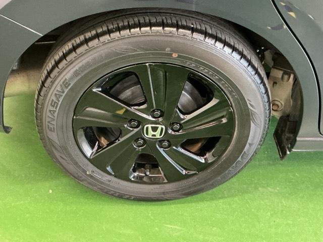 フリード Ｇブラックスタイル　ナビ　Ｒカメラ　ブルートゥース　フルセグ　シートヒータ　三列シート　イモビ　横滑り防止　両電動スライドドア　コーナーセンサー　記録簿　リアカメラ　オートエアコン　クルコン　キーフリー　スマートキー（32枚目）