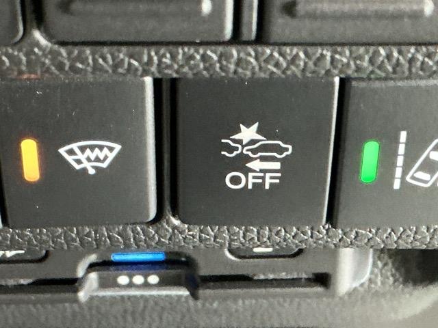 フリード Ｇブラックスタイル　ナビ　Ｒカメラ　ブルートゥース　フルセグ　シートヒータ　三列シート　イモビ　横滑り防止　両電動スライドドア　コーナーセンサー　記録簿　リアカメラ　オートエアコン　クルコン　キーフリー　スマートキー（55枚目）