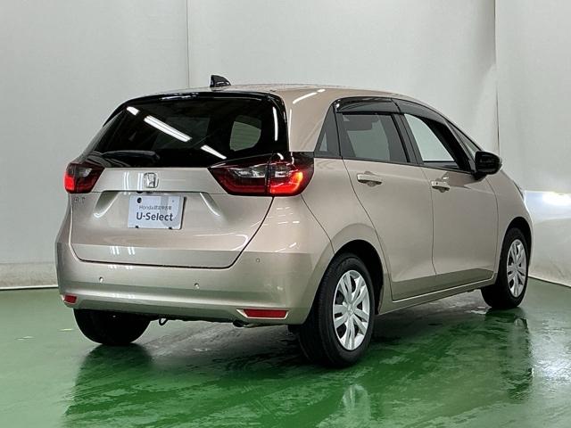 フィット ホーム　ドラレコ　ナビ　Ｒカメラ　ＣＤ　ＥＴＣ　カーテンエアバック　誤発進抑制機能　前後障害物センサー　ＶＳＡ　イモビライザー　スマ－トキ－　ＵＳＢ　オートライト　ＬＥＤヘッドライト　クルコン　ＡＢＳ　記録簿（8枚目）