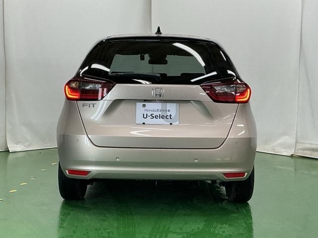 フィット ホーム　ドラレコ　ナビ　Ｒカメラ　ＣＤ　ＥＴＣ　カーテンエアバック　誤発進抑制機能　前後障害物センサー　ＶＳＡ　イモビライザー　スマ－トキ－　ＵＳＢ　オートライト　ＬＥＤヘッドライト　クルコン　ＡＢＳ　記録簿（9枚目）