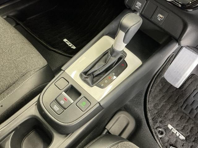 フィット ホーム　ドラレコ　ナビ　Ｒカメラ　ＣＤ　ＥＴＣ　カーテンエアバック　誤発進抑制機能　前後障害物センサー　ＶＳＡ　イモビライザー　スマ－トキ－　ＵＳＢ　オートライト　ＬＥＤヘッドライト　クルコン　ＡＢＳ　記録簿（17枚目）