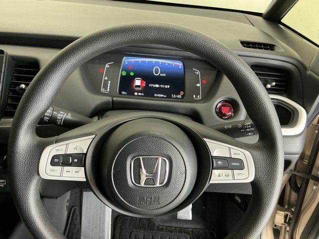 フィット ホーム　ドラレコ　ナビ　Ｒカメラ　ＣＤ　ＥＴＣ　カーテンエアバック　誤発進抑制機能　前後障害物センサー　ＶＳＡ　イモビライザー　スマ－トキ－　ＵＳＢ　オートライト　ＬＥＤヘッドライト　クルコン　ＡＢＳ　記録簿（23枚目）