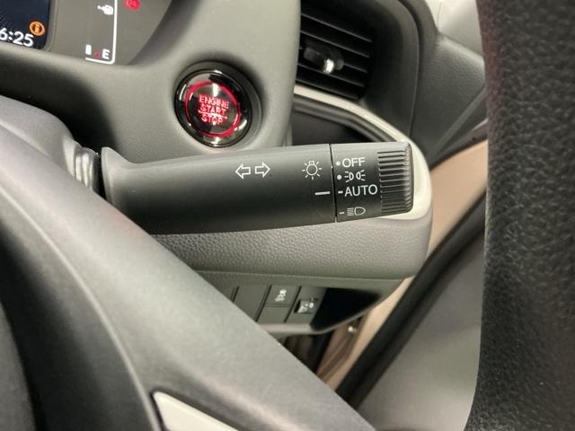 フィット ホーム　ドラレコ　ナビ　Ｒカメラ　ＣＤ　ＥＴＣ　カーテンエアバック　誤発進抑制機能　前後障害物センサー　ＶＳＡ　イモビライザー　スマ－トキ－　ＵＳＢ　オートライト　ＬＥＤヘッドライト　クルコン　ＡＢＳ　記録簿（24枚目）