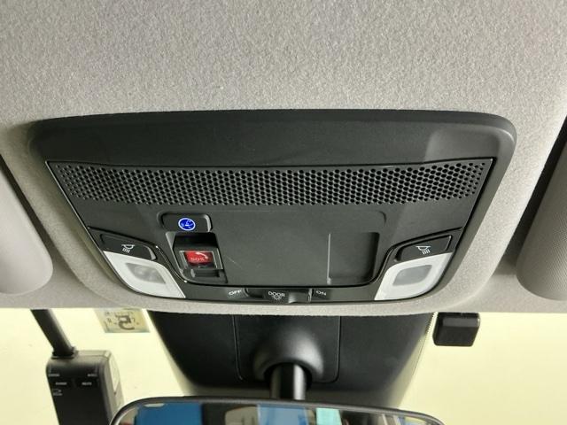 フィット ホーム　ドラレコ　ナビ　Ｒカメラ　ＣＤ　ＥＴＣ　カーテンエアバック　誤発進抑制機能　前後障害物センサー　ＶＳＡ　イモビライザー　スマ－トキ－　ＵＳＢ　オートライト　ＬＥＤヘッドライト　クルコン　ＡＢＳ　記録簿（47枚目）