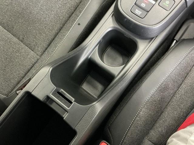 フィット ホーム　ドラレコ　ナビ　Ｒカメラ　ＣＤ　ＥＴＣ　カーテンエアバック　誤発進抑制機能　前後障害物センサー　ＶＳＡ　イモビライザー　スマ－トキ－　ＵＳＢ　オートライト　ＬＥＤヘッドライト　クルコン　ＡＢＳ　記録簿（49枚目）