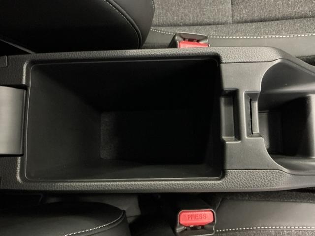 フィット ホーム　ドラレコ　ナビ　Ｒカメラ　ＣＤ　ＥＴＣ　カーテンエアバック　誤発進抑制機能　前後障害物センサー　ＶＳＡ　イモビライザー　スマ－トキ－　ＵＳＢ　オートライト　ＬＥＤヘッドライト　クルコン　ＡＢＳ　記録簿（50枚目）