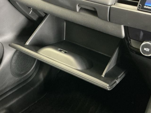 フィット ホーム　ドラレコ　ナビ　Ｒカメラ　ＣＤ　ＥＴＣ　カーテンエアバック　誤発進抑制機能　前後障害物センサー　ＶＳＡ　イモビライザー　スマ－トキ－　ＵＳＢ　オートライト　ＬＥＤヘッドライト　クルコン　ＡＢＳ　記録簿（58枚目）