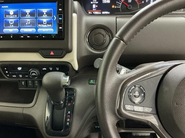 Ｎ－ＢＯＸ Ｌ・ターボ　ナビ　Ｒカメラ　ブルートゥース　フルセグ　地デジチューナー　コーナーソナー　衝突軽減システム　ベンチシート　リアカメラ　サイドカーテンエアバック　ＤＶＤ再生可　オートクルーズコントロール　ＬＥＤライト（3枚目）