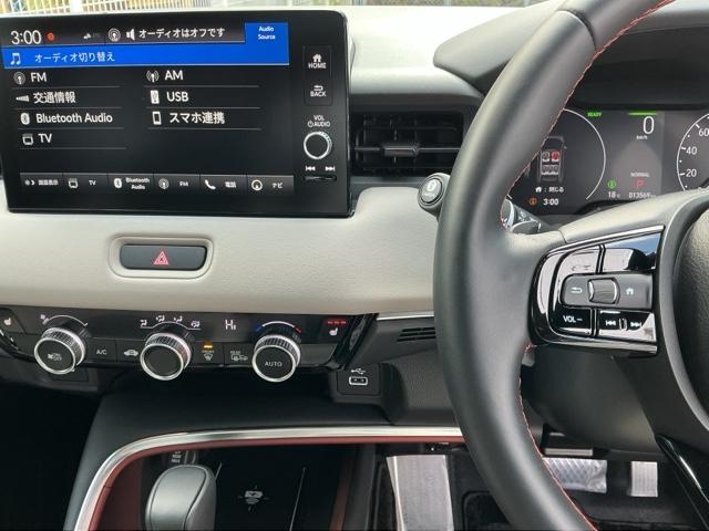 ヴェゼル ｅ：ＨＥＶＰＬａＹ　ドラレコ　ナビ　Ｒカメラ　ブルートゥース　フルセグテレビ　パノラミックルーフ　前後センサー　カーテンエアバック　イモビ　Ａライト　シ－トヒ－タ－　記録簿　衝突軽減装置　ＬＥＤヘッドランプ　ＵＳＢ（3枚目）