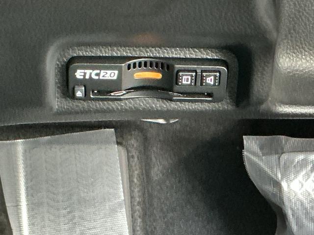 ヴェゼル ｅ：ＨＥＶＰＬａＹ　ドラレコ　ナビ　Ｒカメラ　ブルートゥース　フルセグテレビ　パノラミックルーフ　前後センサー　カーテンエアバック　イモビ　Ａライト　シ－トヒ－タ－　記録簿　衝突軽減装置　ＬＥＤヘッドランプ　ＵＳＢ（15枚目）