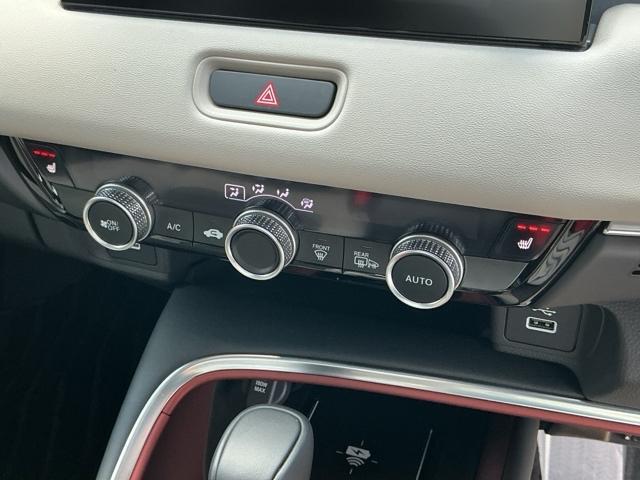 ヴェゼル ｅ：ＨＥＶＰＬａＹ　ドラレコ　ナビ　Ｒカメラ　ブルートゥース　フルセグテレビ　パノラミックルーフ　前後センサー　カーテンエアバック　イモビ　Ａライト　シ－トヒ－タ－　記録簿　衝突軽減装置　ＬＥＤヘッドランプ　ＵＳＢ（16枚目）