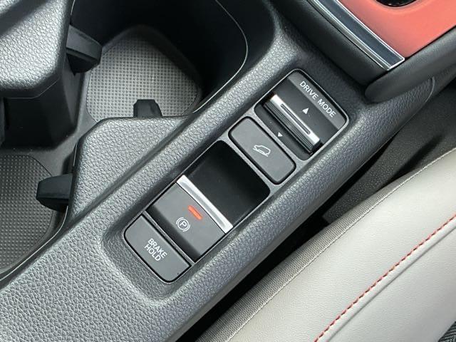 ヴェゼル ｅ：ＨＥＶＰＬａＹ　ドラレコ　ナビ　Ｒカメラ　ブルートゥース　フルセグテレビ　パノラミックルーフ　前後センサー　カーテンエアバック　イモビ　Ａライト　シ－トヒ－タ－　記録簿　衝突軽減装置　ＬＥＤヘッドランプ　ＵＳＢ（18枚目）