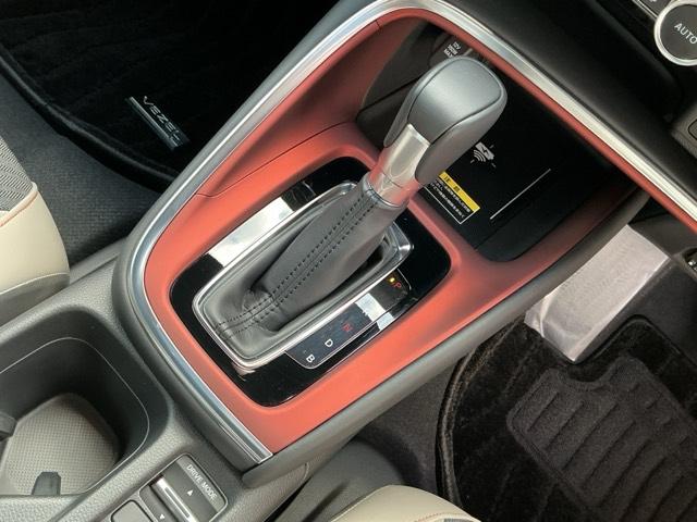 ヴェゼル ｅ：ＨＥＶＰＬａＹ　ドラレコ　ナビ　Ｒカメラ　ブルートゥース　フルセグテレビ　パノラミックルーフ　前後センサー　カーテンエアバック　イモビ　Ａライト　シ－トヒ－タ－　記録簿　衝突軽減装置　ＬＥＤヘッドランプ　ＵＳＢ（19枚目）