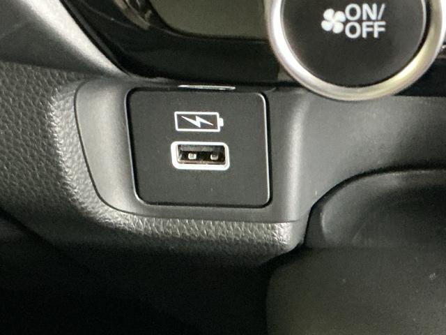 ヴェゼル ｅ：ＨＥＶＰＬａＹ　ドラレコ　ナビ　Ｒカメラ　ブルートゥース　フルセグテレビ　パノラミックルーフ　前後センサー　カーテンエアバック　イモビ　Ａライト　シ－トヒ－タ－　記録簿　衝突軽減装置　ＬＥＤヘッドランプ　ＵＳＢ（22枚目）