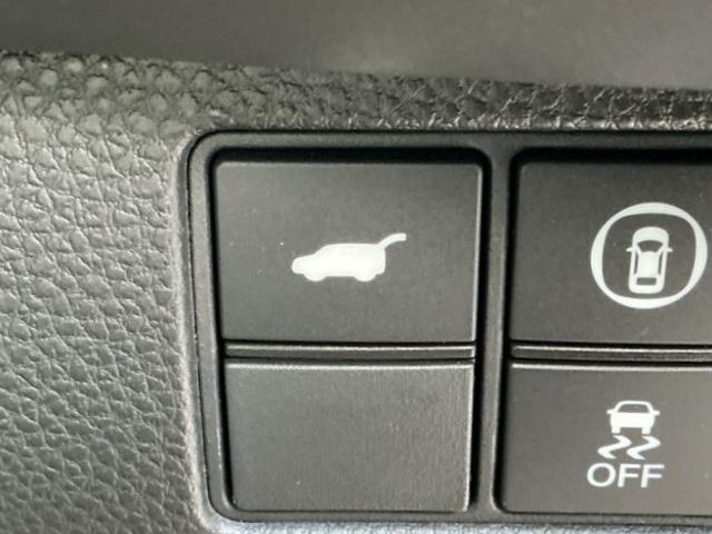 ヴェゼル ｅ：ＨＥＶＰＬａＹ　ドラレコ　ナビ　Ｒカメラ　ブルートゥース　フルセグテレビ　パノラミックルーフ　前後センサー　カーテンエアバック　イモビ　Ａライト　シ－トヒ－タ－　記録簿　衝突軽減装置　ＬＥＤヘッドランプ　ＵＳＢ（32枚目）