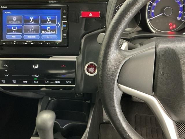 フィット １３Ｇ・Ｓパッケージ　ナビ　ブルートゥース　ＣＤ　ＤＶＤ　フルセグ　ＬＥＤ　イモビライザー　エアコン　スマートキー　キーレス　パワーステアリング　Ｗエアバック　パワーウインドウ　ＥＳＣ　アイドリングストップ　記録簿　ＡＢＳ（3枚目）