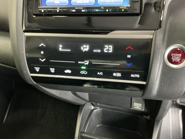 フィット １３Ｇ・Ｓパッケージ　ナビ　ブルートゥース　ＣＤ　ＤＶＤ　フルセグ　ＬＥＤ　イモビライザー　エアコン　スマートキー　キーレス　パワーステアリング　Ｗエアバック　パワーウインドウ　ＥＳＣ　アイドリングストップ　記録簿　ＡＢＳ（13枚目）