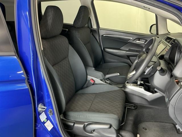 フィット １３Ｇ・Ｓパッケージ　ナビ　ブルートゥース　ＣＤ　ＤＶＤ　フルセグ　ＬＥＤ　イモビライザー　エアコン　スマートキー　キーレス　パワーステアリング　Ｗエアバック　パワーウインドウ　ＥＳＣ　アイドリングストップ　記録簿　ＡＢＳ（16枚目）