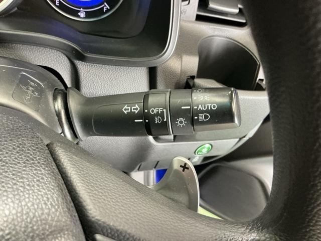 フィット １３Ｇ・Ｓパッケージ　ナビ　ブルートゥース　ＣＤ　ＤＶＤ　フルセグ　ＬＥＤ　イモビライザー　エアコン　スマートキー　キーレス　パワーステアリング　Ｗエアバック　パワーウインドウ　ＥＳＣ　アイドリングストップ　記録簿　ＡＢＳ（19枚目）